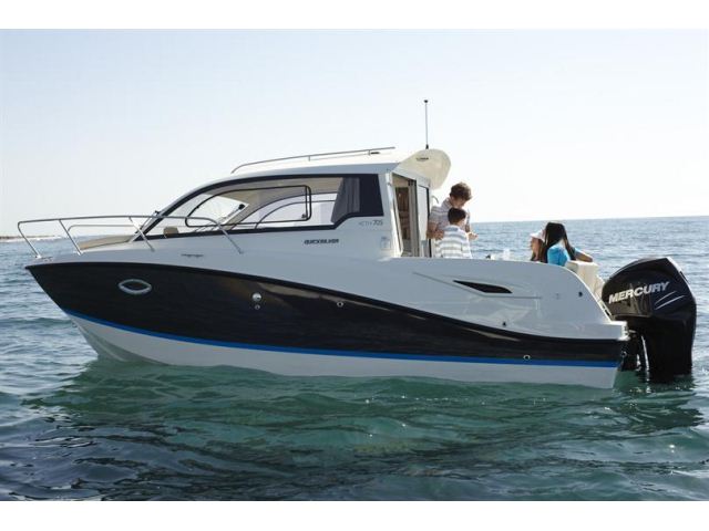 QUICKSILVER ACTIV CABIN CRUISER